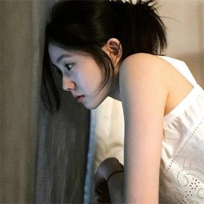 夜色中的她